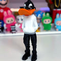 Figura Pato Lucas decoración versión urbana 19cm. El Pato Lucas más moderno zapatillas Nike y gafas, Figure Urban Daffy Duck Looney Tunes