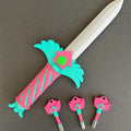 Daga cuchillo Juego del Calamar y llaves de cerradura juego escondite, accesorio disfraz. Squid Game knife dagger keys costume accessory.